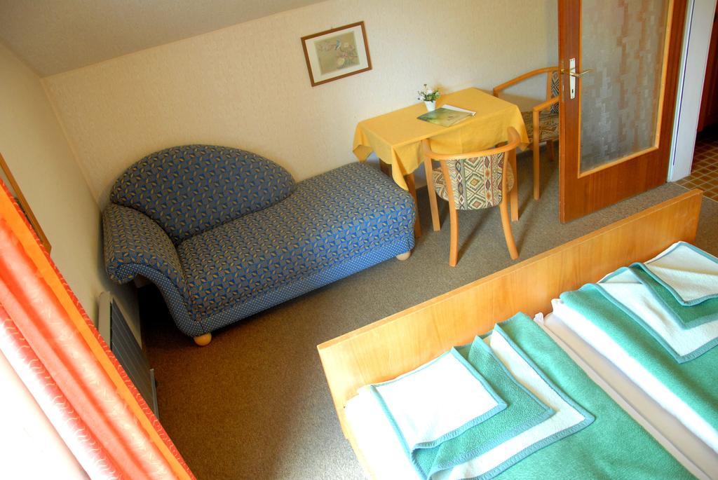 Miesenbach  Fruehstueckspension Wiesenhaus الغرفة الصورة